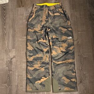 The North Face Boys' Freedom Insulated Pant Snow Pants Khaki Camo print size XL